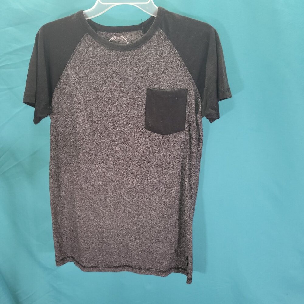 Dikotomy Raglan T-Shirt With Pocket